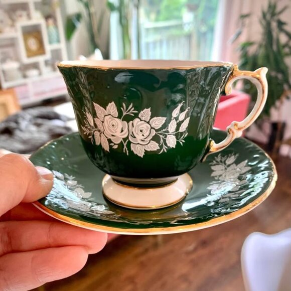 Vintage rare “Christmas Fir Green” Aynsley teacup 🌲 - Picture 4 of 8